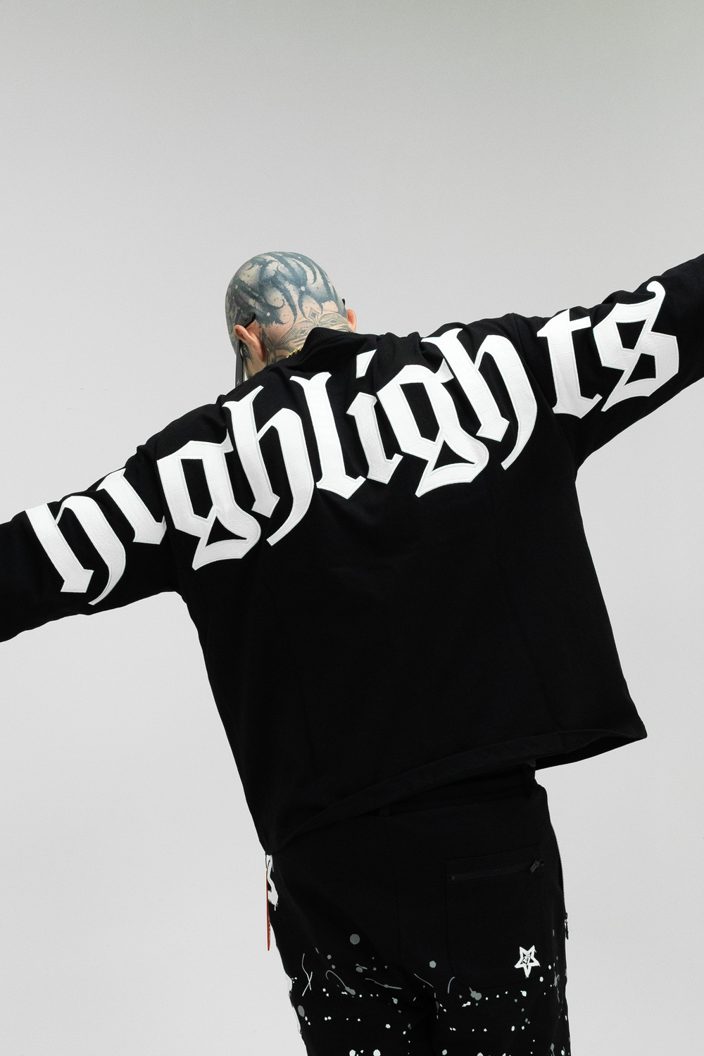 Chapter 1 Long Sleeve Black-White