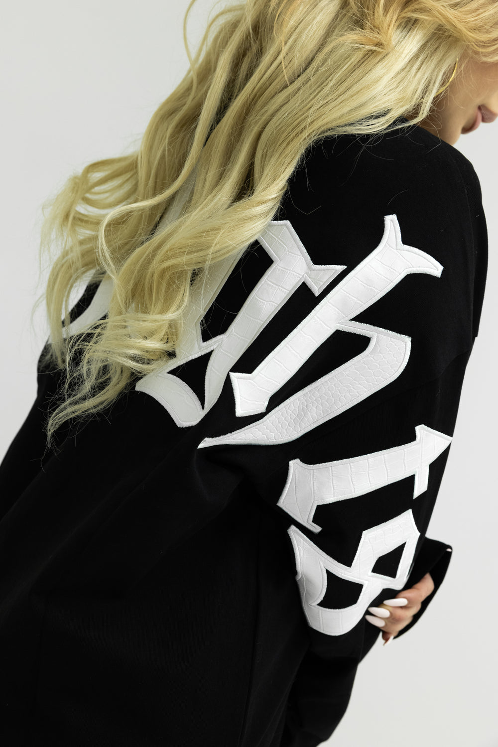 Chapter 1 Long Sleeve Black-White